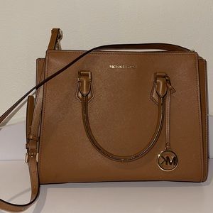 Michael kors crossbody purse